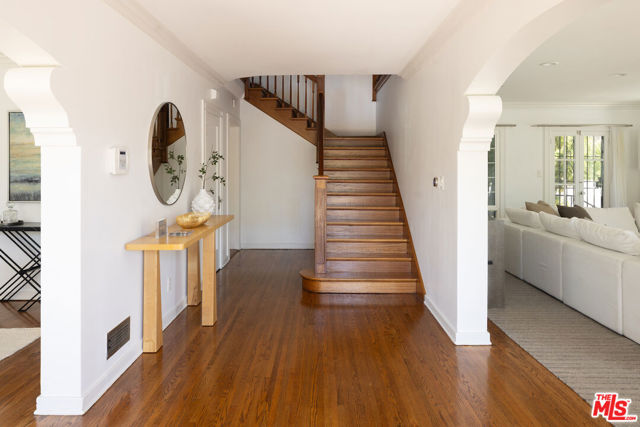922 N Edgemont Street, Los Angeles CA: https://media.crmls.org/mediaz/5e31b511-6013-4ef8-bec0-451576405935.jpg