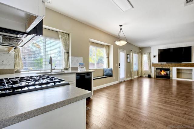 39513 Bonaire Way, Murrieta CA: https://media.crmls.org/mediaz/5e31b83f-ec86-4673-9623-371ea58bea4e.jpg