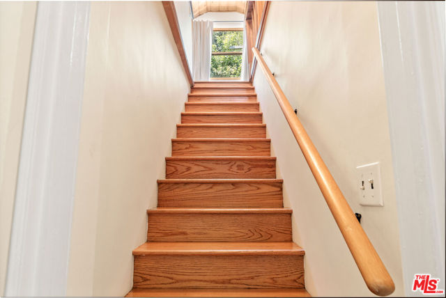 2247 Ronda Vista Drive, Los Angeles CA: https://media.crmls.org/mediaz/5e31cd60-02fb-4597-9552-32b1b8753c29.jpg
