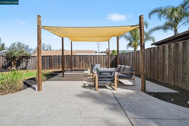 Image 21 of 29 For 2579 Montgomery Ave