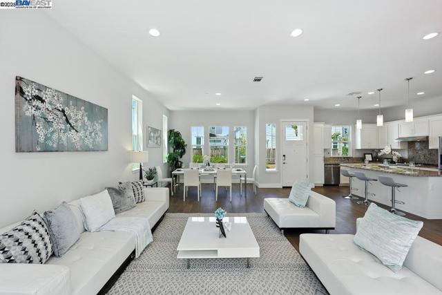 8360 Marine Way, Newark CA: https://media.crmls.org/mediaz/5e323706-288f-4237-aef4-d9dcb7e6d143.jpg