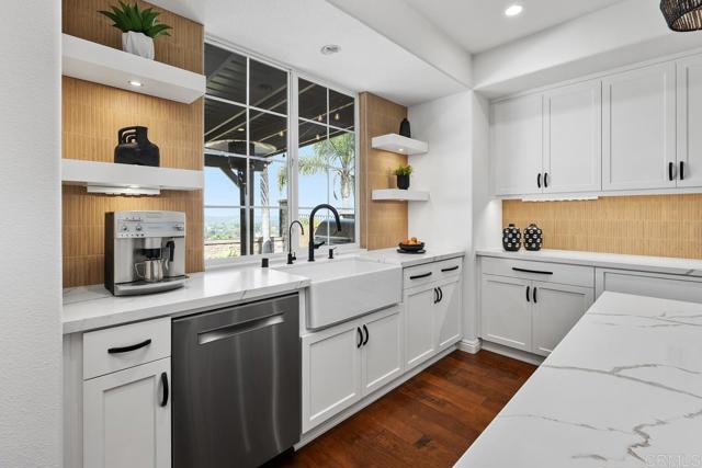 7661 Sitio Algodon, Carlsbad CA: https://media.crmls.org/mediaz/5e323bca-2581-43ed-90ef-feeb4198cea2.jpg