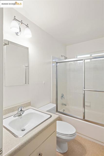 3802 Shafter Ave, Oakland CA: https://media.crmls.org/mediaz/5e32b27e-774b-4f2f-bc96-36d42b924b7a.jpg