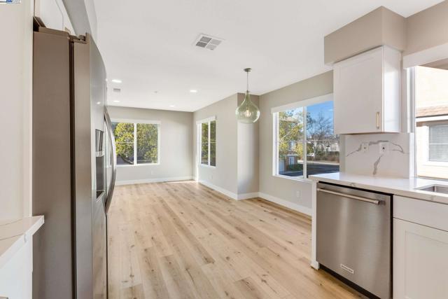 4579 Mangrove Dr, Dublin CA: https://media.crmls.org/mediaz/5e32dcb2-1571-43f6-85c2-b4d9afe0edbf.jpg