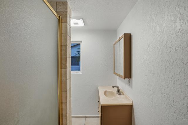 1806 Stewart St, Oceanside CA: https://media.crmls.org/mediaz/5e3406e5-6183-417d-bb5c-89f126491a5a.jpg