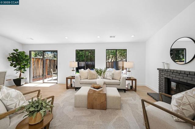 2085 Shady Creek Pl, Danville CA: https://media.crmls.org/mediaz/5e344d4f-d198-4c20-b568-6a989c6598ad.jpg