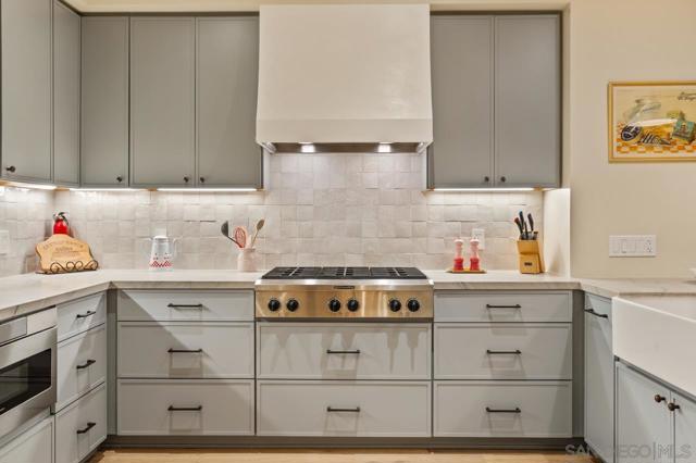 1040 Genter St, La Jolla CA: https://media.crmls.org/mediaz/5e347064-a5cc-4ea1-9045-a0d4381a561b.jpg