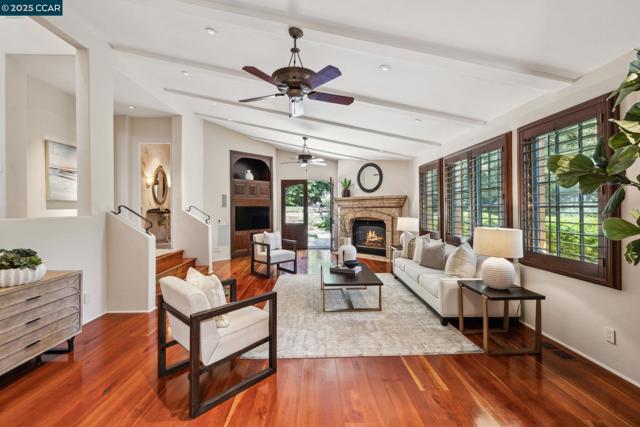 3711 Northgate Woods Court, Walnut Creek CA: https://media.crmls.org/mediaz/5e35473c-101e-4295-bd4b-1bedb54165d1.jpg