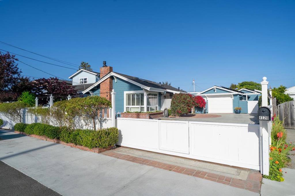 4120 Court Drive