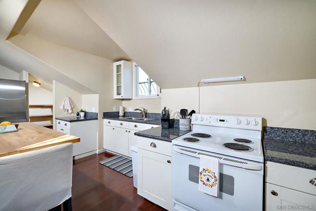 38408 Mesa Rd, Temecula CA: https://media.crmls.org/mediaz/5e35848e-c001-49cf-9528-d2678becd9ba.jpg
