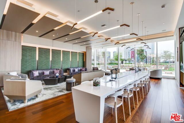 889 Francisco Street, Los Angeles CA: https://media.crmls.org/mediaz/5e35e9de-b9b6-435b-873c-b4d85c63409a.jpg