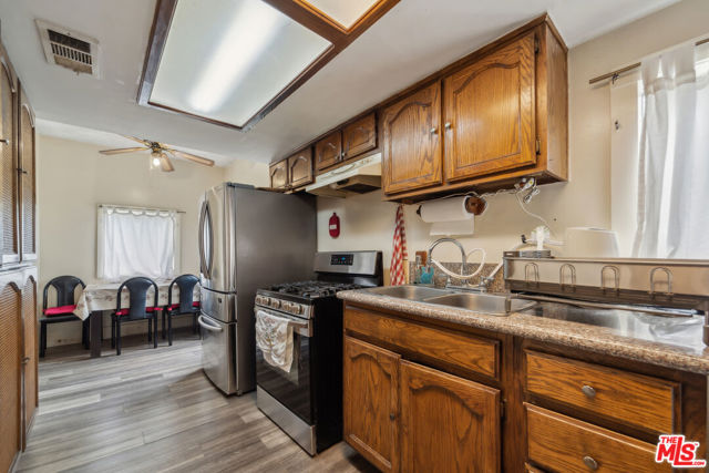 1946 S La Salle Avenue, Los Angeles CA: https://media.crmls.org/mediaz/5e35f4f1-721f-4051-9e75-b0d2b2b57a4c.jpg