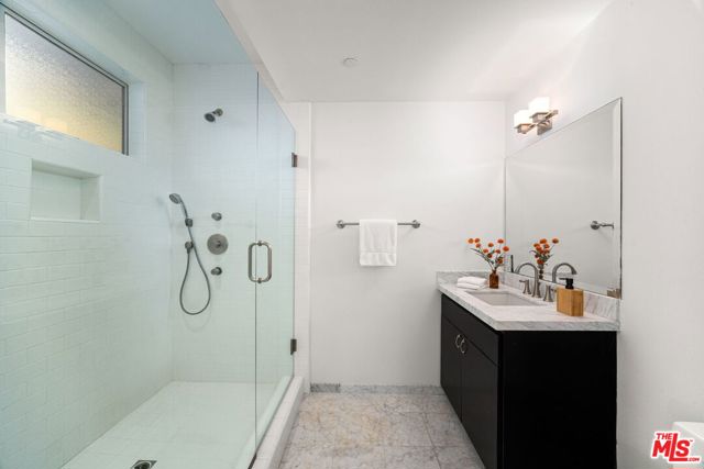 933 Bluegrass Lane, Los Angeles CA: https://media.crmls.org/mediaz/5e35f572-56c4-44a3-bacb-75d49adf13a5.jpg
