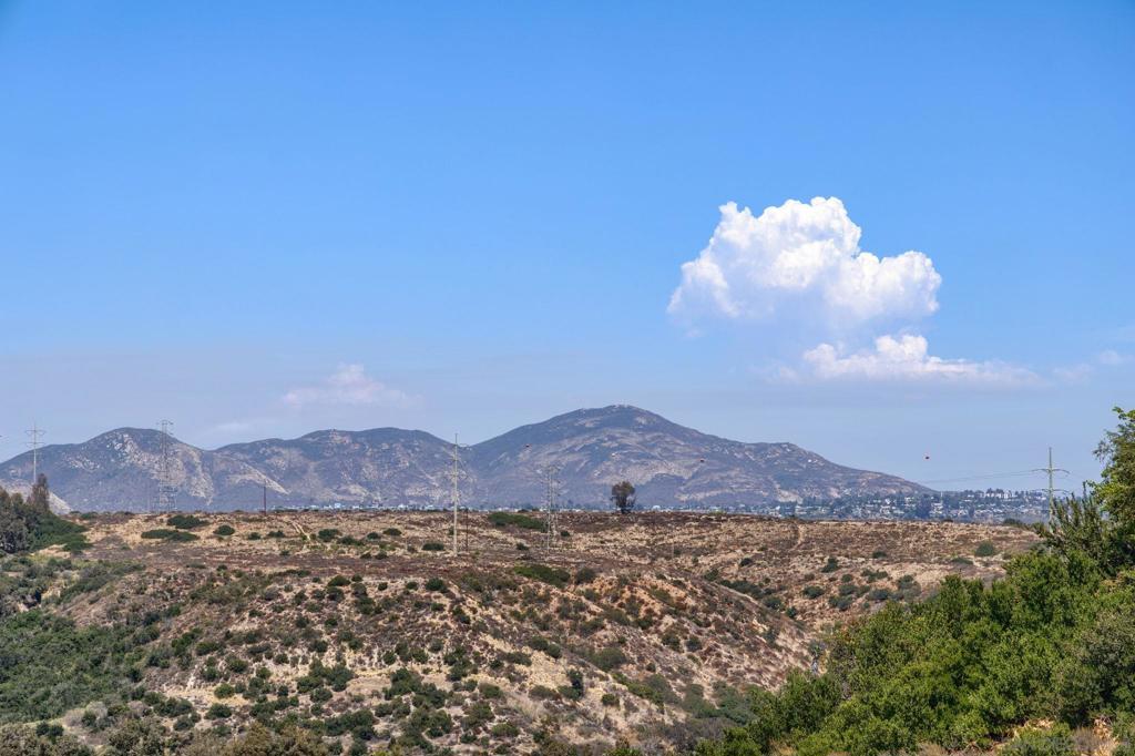 https://media.crmls.org/mediaz/5e36ca6d-bf08-4123-959e-bc4b941b775d.jpg?preset=X-Large