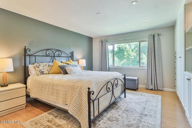 434 Vista Dorado Lane, Oak Park CA: https://media.crmls.org/mediaz/5e36edd8-b154-4c1d-b6b3-3f1313841c73.jpg