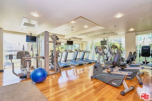 702 S Serrano Avenue, Los Angeles CA: https://media.crmls.org/mediaz/5e37561d-0171-4785-a4a4-3cc0d1627a6b.jpg