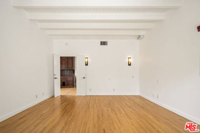 14235 Greenleaf Street, Sherman Oaks CA: https://media.crmls.org/mediaz/5e3798b9-967e-4f7a-9468-ea6cb835b44e.jpg