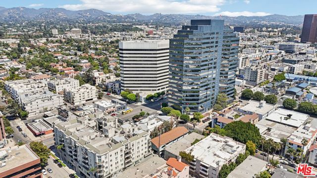 1209 Amherst Avenue, Los Angeles CA: https://media.crmls.org/mediaz/5e379a93-f8c3-49d8-bf58-f996bad5b445.jpg