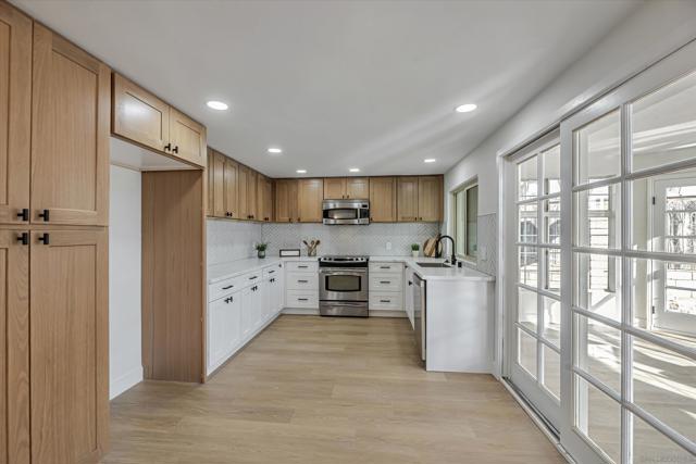 Image 9 of 48 For 8160 Laurelridge Rd