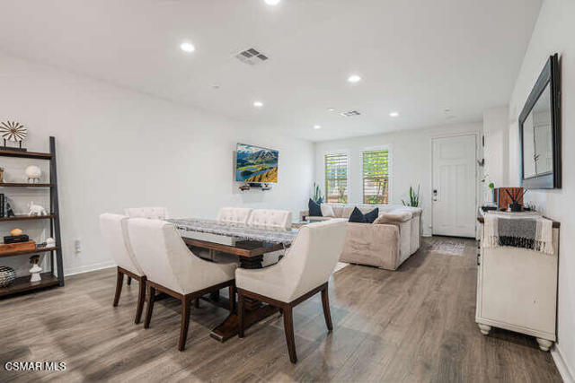 110 Red Brick Drive, Simi Valley CA: https://media.crmls.org/mediaz/5e37ce4b-944f-4a6d-b8ad-240019336a5f.jpg