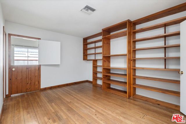 12848 Tiara Street, Valley Village CA: https://media.crmls.org/mediaz/5e389a65-19e7-4a02-8982-8d1199fb735f.jpg