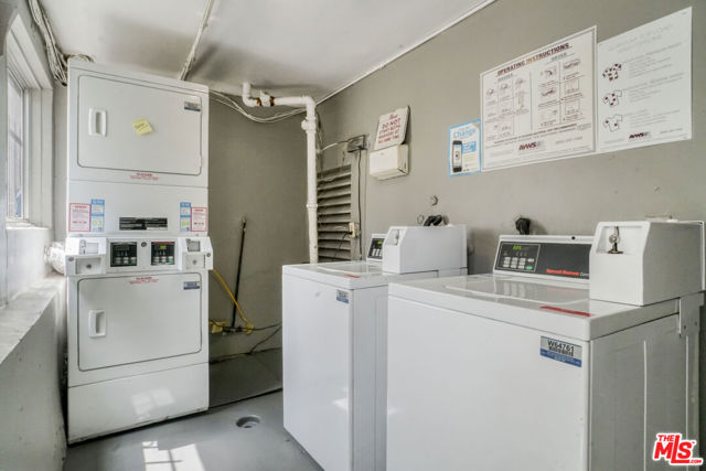 400 S Mariposa Avenue, Los Angeles CA: https://media.crmls.org/mediaz/5e38b924-65b5-4670-bc0f-74b812ed26aa.jpg
