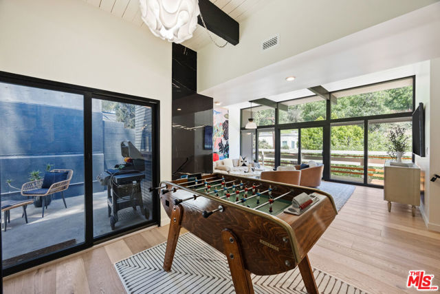 3905 Pacheco Drive, Sherman Oaks CA: https://media.crmls.org/mediaz/5e39c3ff-75e1-42a6-b1dc-d2480ce43b18.jpg