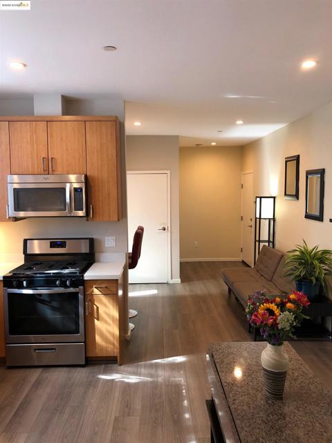 562 29th St, Oakland CA: https://media.crmls.org/mediaz/5e3a1f98-2fb0-4474-9a25-acac7db3ee26.jpg