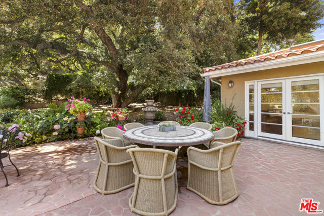 3265 Mandeville Canyon Road, Los Angeles CA: https://media.crmls.org/mediaz/5e3a4706-0ddb-46fe-800e-832ecb504e3c.jpg