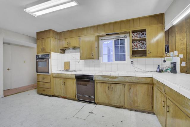 8734 Hermosa Court, Stockton CA: https://media.crmls.org/mediaz/5e3a56cf-07a3-4eb7-9eb2-f34aee57926d.jpg