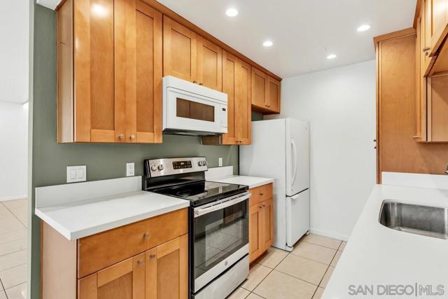 8536 Via Mallorca, La Jolla CA: https://media.crmls.org/mediaz/5e3a89c2-5850-4299-b920-608985d7fb61.jpg