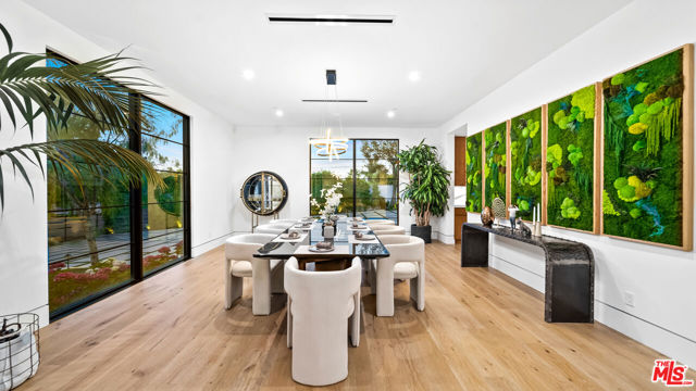 18762 Wells Drive, Tarzana CA: https://media.crmls.org/mediaz/5e3ace89-bc62-4336-99be-eb2ec23e0d86.jpg