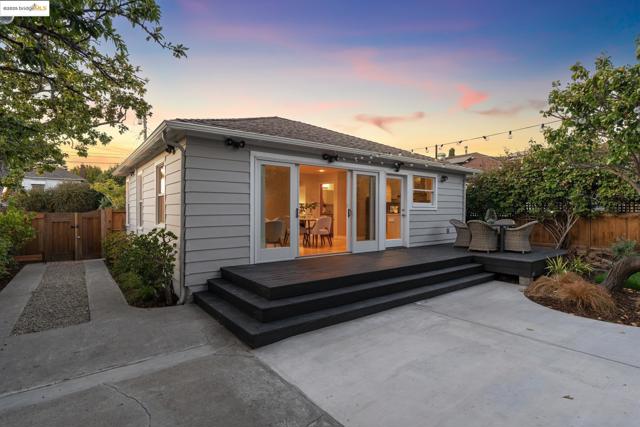 1708 Derby St, Berkeley CA: https://media.crmls.org/mediaz/5e3b2803-c246-4f78-ac13-efc94e92ae48.jpg