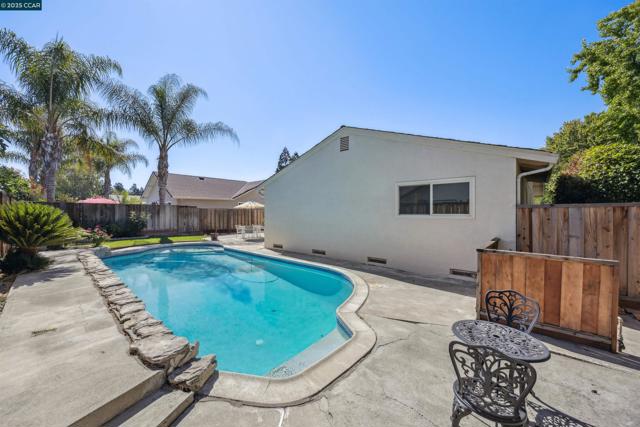 4697 Canary Dr, Pleasanton CA: https://media.crmls.org/mediaz/5e3b6ffe-a7cf-4ad8-a01d-67963f86e2bf.jpg