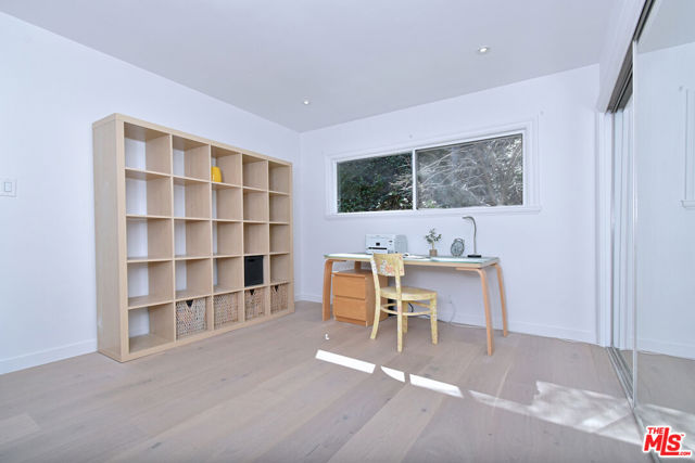14892 Jadestone Drive, Sherman Oaks CA: https://media.crmls.org/mediaz/5e3bd408-325f-423b-a86d-00e323f8f0a9.jpg
