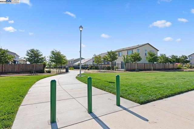 5360 Trimonti Cir, Antioch CA: https://media.crmls.org/mediaz/5e3bda05-4121-458e-ac32-a523fa80d698.jpg