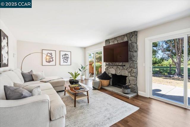 739 Devils Drop Ct, Richmond CA: https://media.crmls.org/mediaz/5e3bf75f-6e9c-4577-a767-1ed2b166d334.jpg