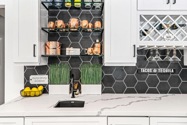 43170 Warner Trail, Palm Desert CA: https://media.crmls.org/mediaz/5e3c6e63-f8e2-44d7-ae75-00dd85870065.jpg