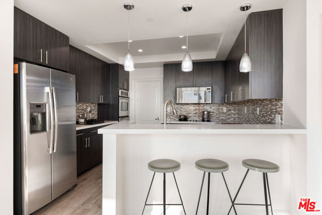 5670 Wilshire Boulevard, Los Angeles CA: https://media.crmls.org/mediaz/5e3d2514-53f4-44b0-b416-a17a7a63dd67.jpg