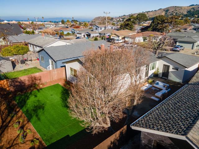 1444 Flores Drive, Pacifica CA: https://media.crmls.org/mediaz/5e3d57da-d759-4eb5-96db-ff39a9d96064.jpg