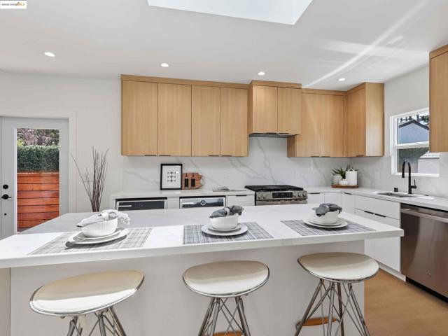 1612 Carleton St, Berkeley CA: https://media.crmls.org/mediaz/5e3d79dc-cb7d-480d-a07b-5ccfdb66370a.jpg