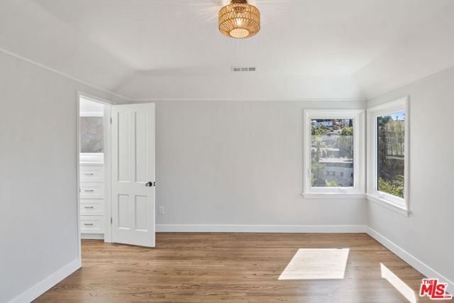 2383 Panorama Terrace, Los Angeles CA: https://media.crmls.org/mediaz/5e3da19f-5f70-4a86-abc8-e888961f3898.jpg