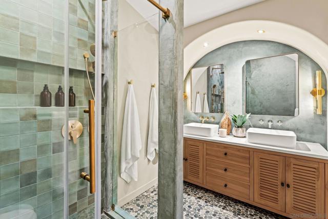 1566 Evergreen St, San Diego CA: https://media.crmls.org/mediaz/5e3ddfa7-e815-4048-8adc-a6cc5d24a369.jpg