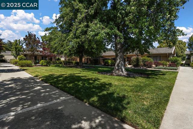 2200 Pine Knoll Dr, Walnut Creek CA: https://media.crmls.org/mediaz/5e3dfd22-8e39-47fc-a5b6-cef03517f487.jpg