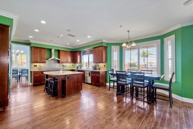 15068 Creek Hills Rd, El Cajon CA: https://media.crmls.org/mediaz/5e3ea399-e54a-458a-a723-407c1397f705.jpg