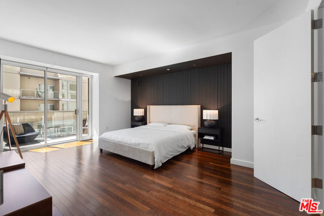 6250 Hollywood Boulevard, Los Angeles CA: https://media.crmls.org/mediaz/5e3eda03-b9e4-4078-a103-6f5fdc875ee6.jpg