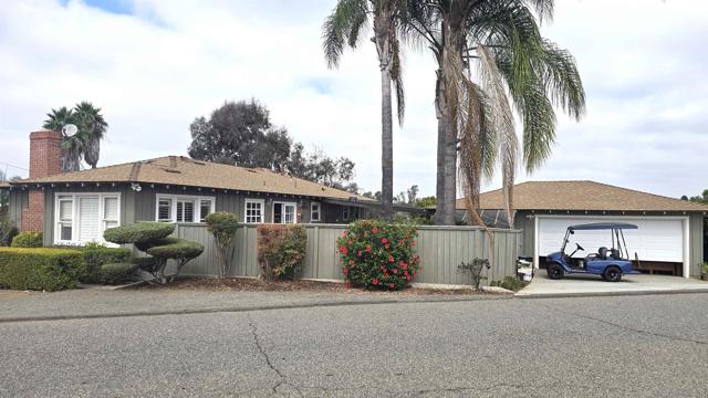 323 Hill Dr, Vista CA: https://media.crmls.org/mediaz/5e3f93ff-9ee6-43e1-8a69-230f96417f0e.jpg