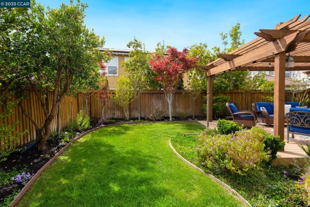 5617 Evolene St, Danville CA: https://media.crmls.org/mediaz/5e4003ed-fa2b-4ea9-8863-22b22142bd93.jpg