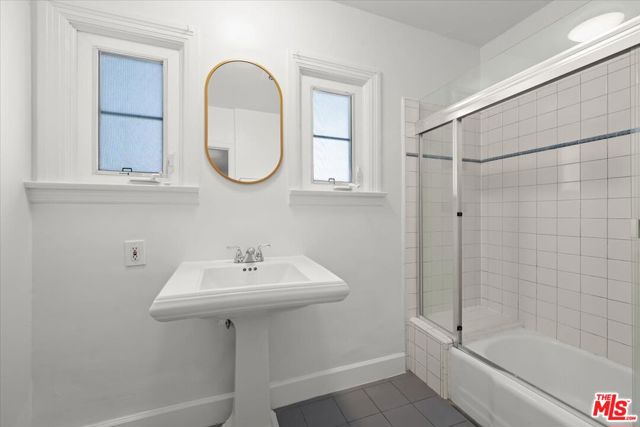 6233 W 6th Street, Los Angeles CA: https://media.crmls.org/mediaz/5e403b73-45a7-4ff2-a211-17716deb640f.jpg