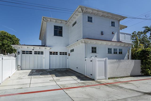 617 9Th St, Coronado CA: https://media.crmls.org/mediaz/5e4090a6-04be-499a-856e-8459553fb480.jpg